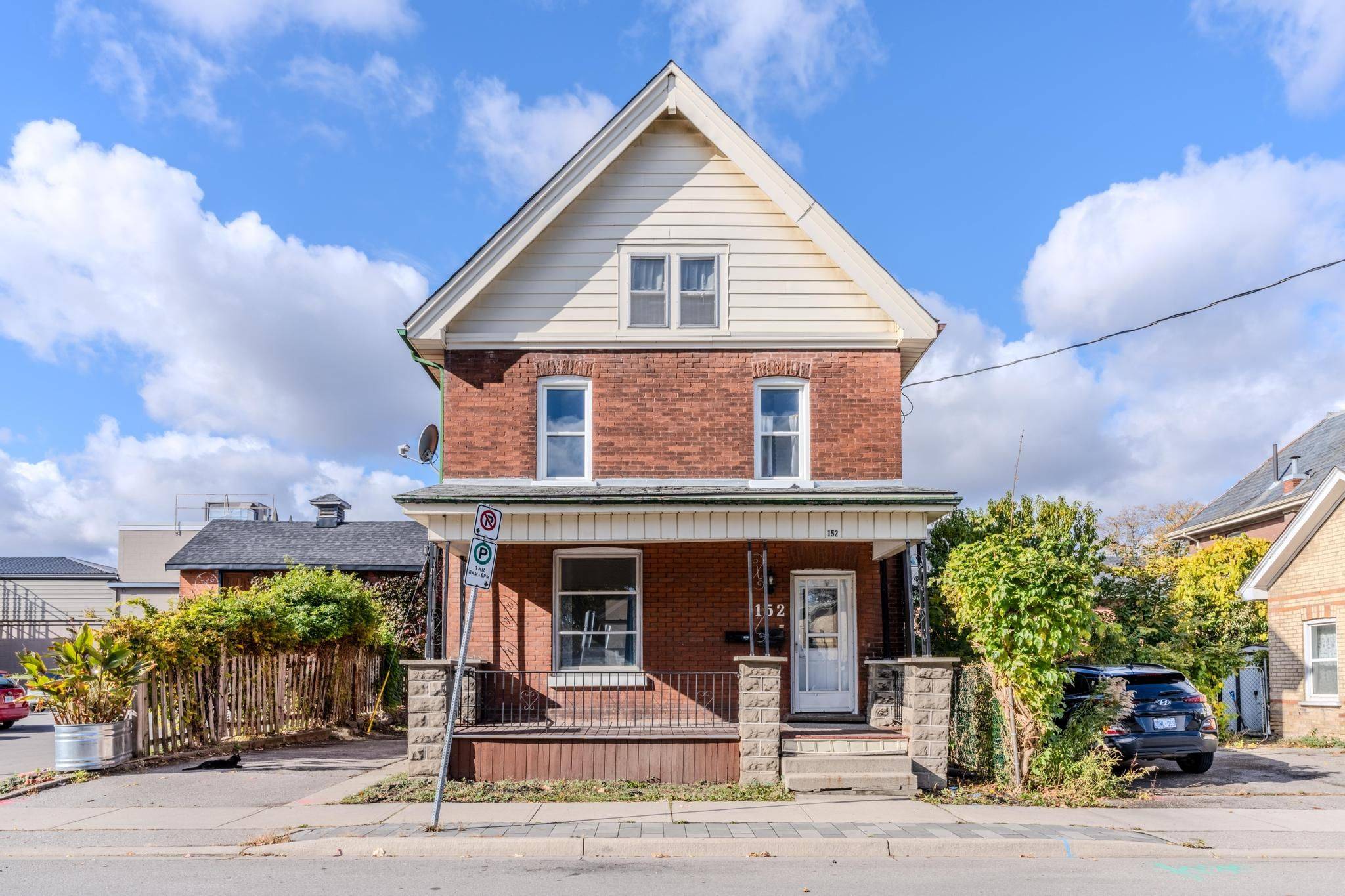 Brantford, ON N3S 5R1,152 Murray ST #Upper