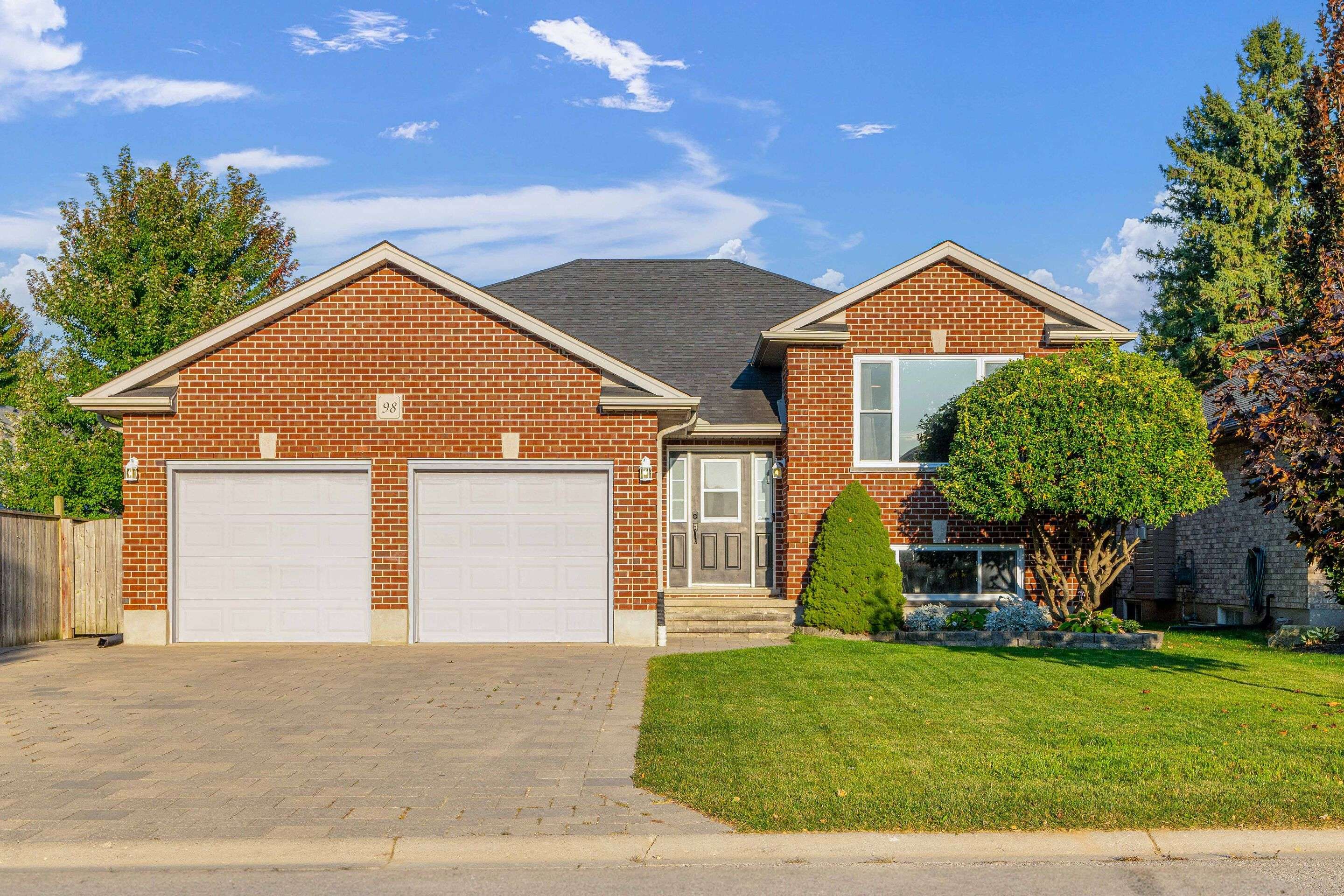 Strathroy-caradoc, ON N7G 4K9,98 Laura LN