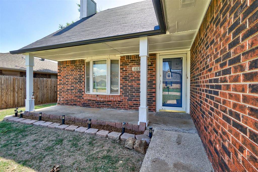 Yukon, OK 73099,609 Crown Drive