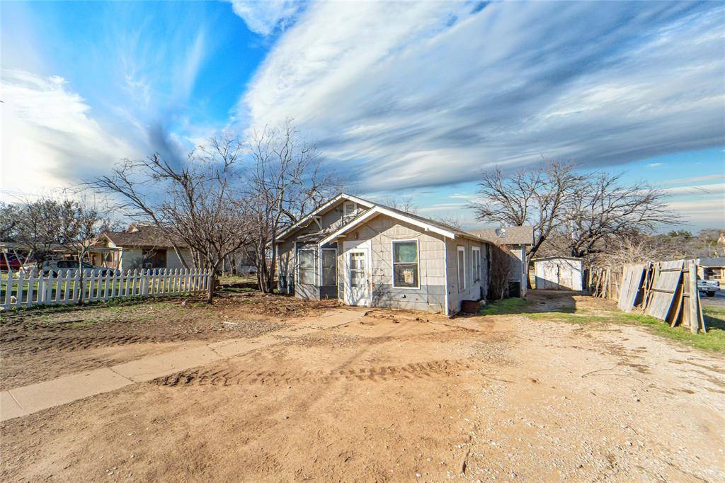 Breckenridge, TX 76424,906 E Elm Street