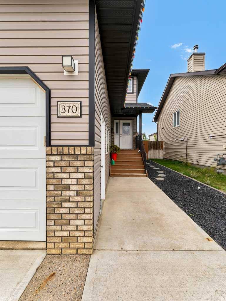 Medicine Hat, AB T1B0H1,370 Somerset ROW SE