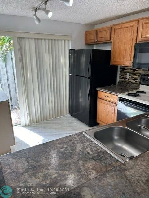 Pompano Beach, FL 33060,47 SW 3rd St  #47