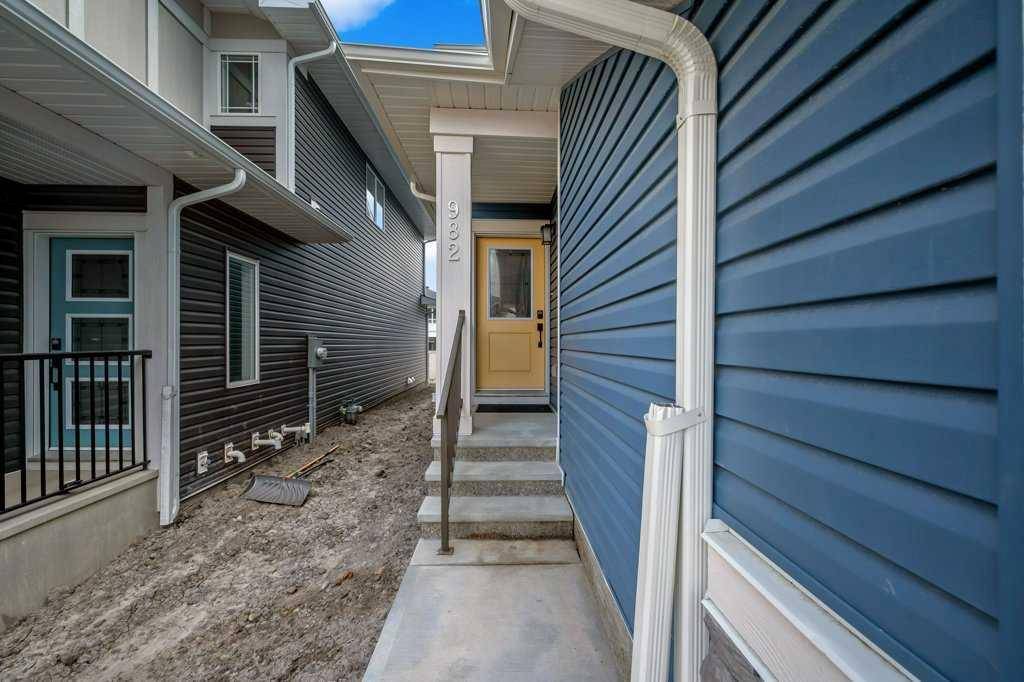 Airdrie, AB T4B0R7,982 bayview Rise SW