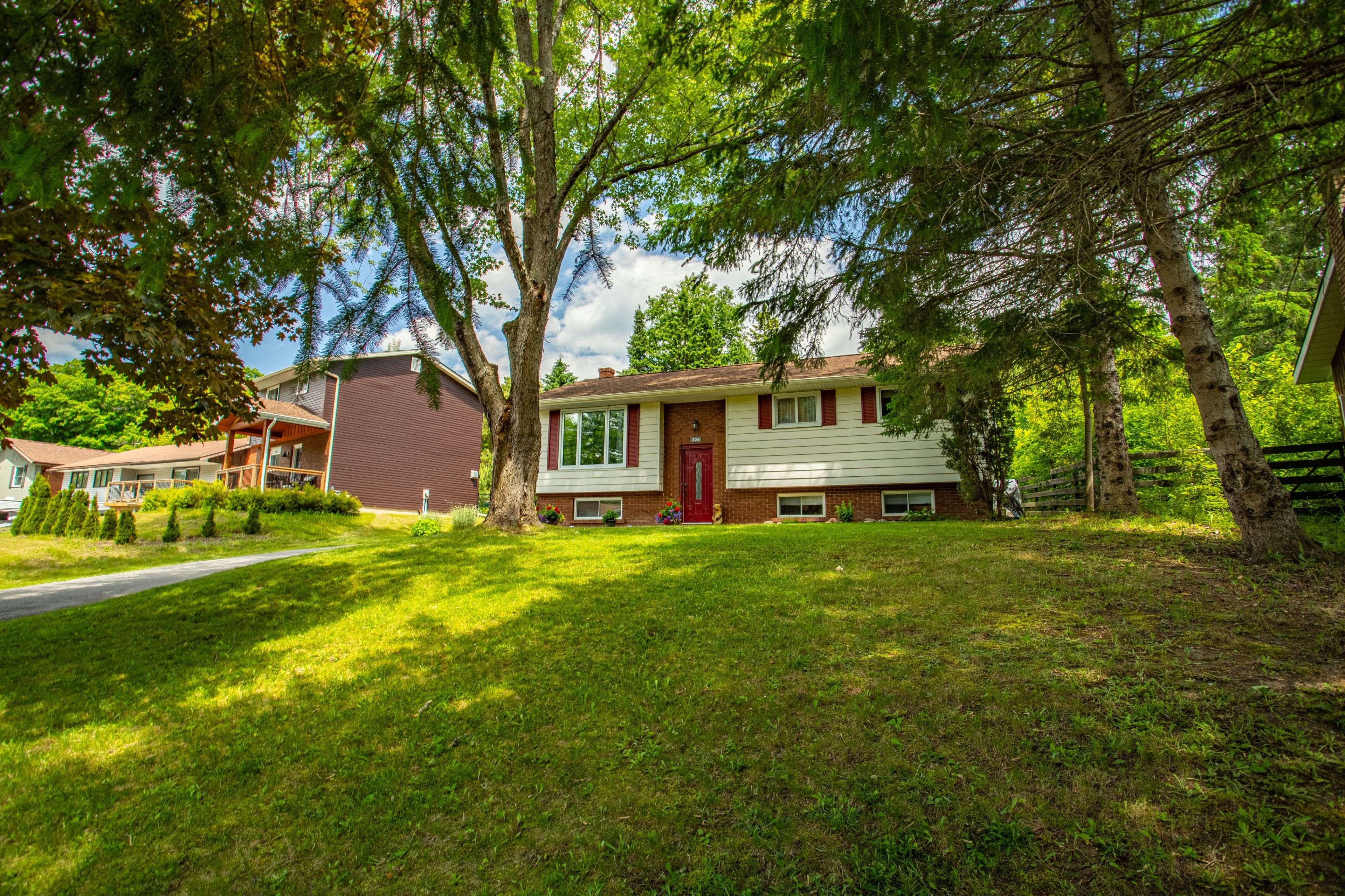 Gravenhurst, ON P1P 1C6,224 Oriole CRES