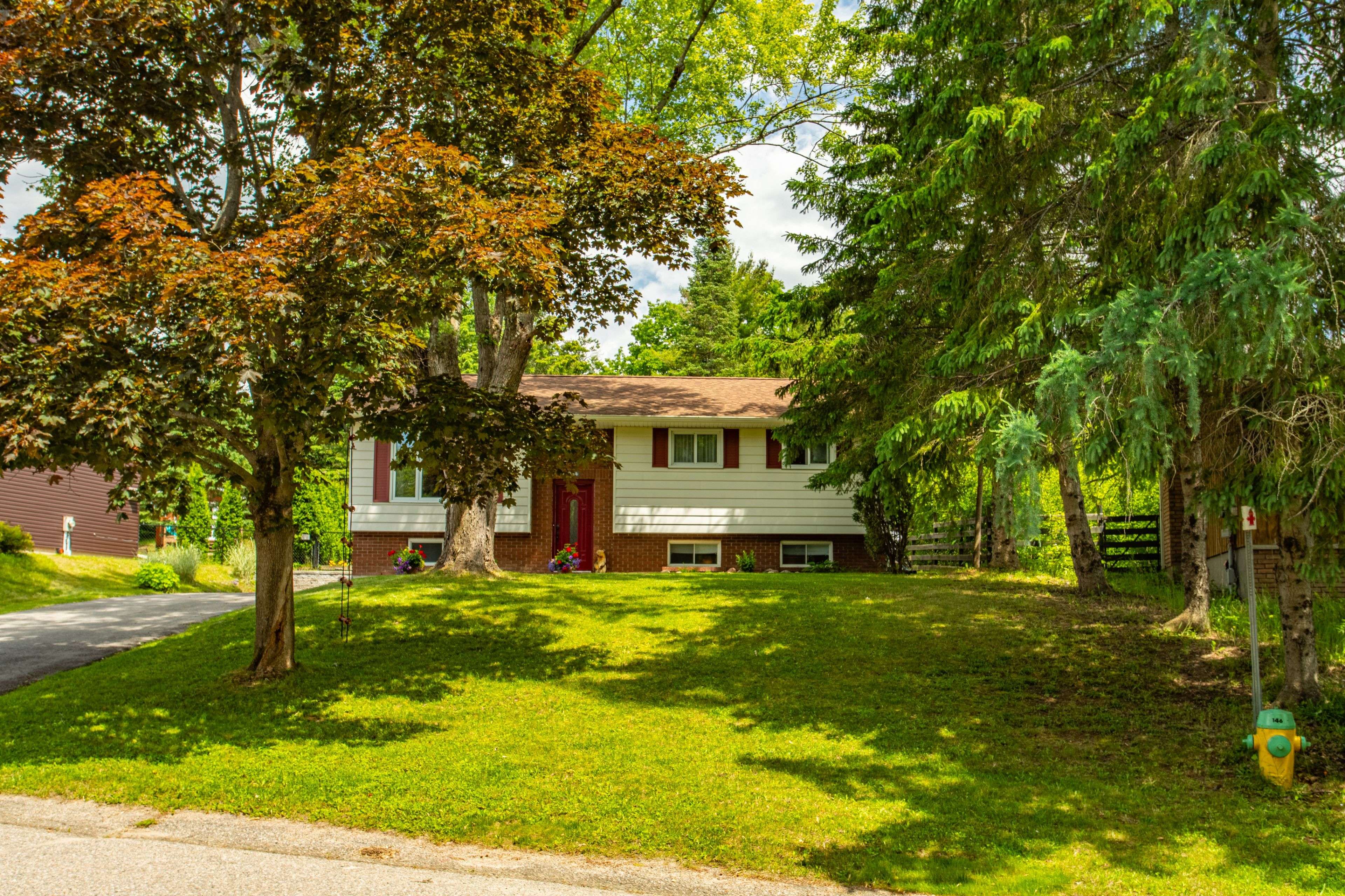 Gravenhurst, ON P1P 1C6,224 Oriole CRES