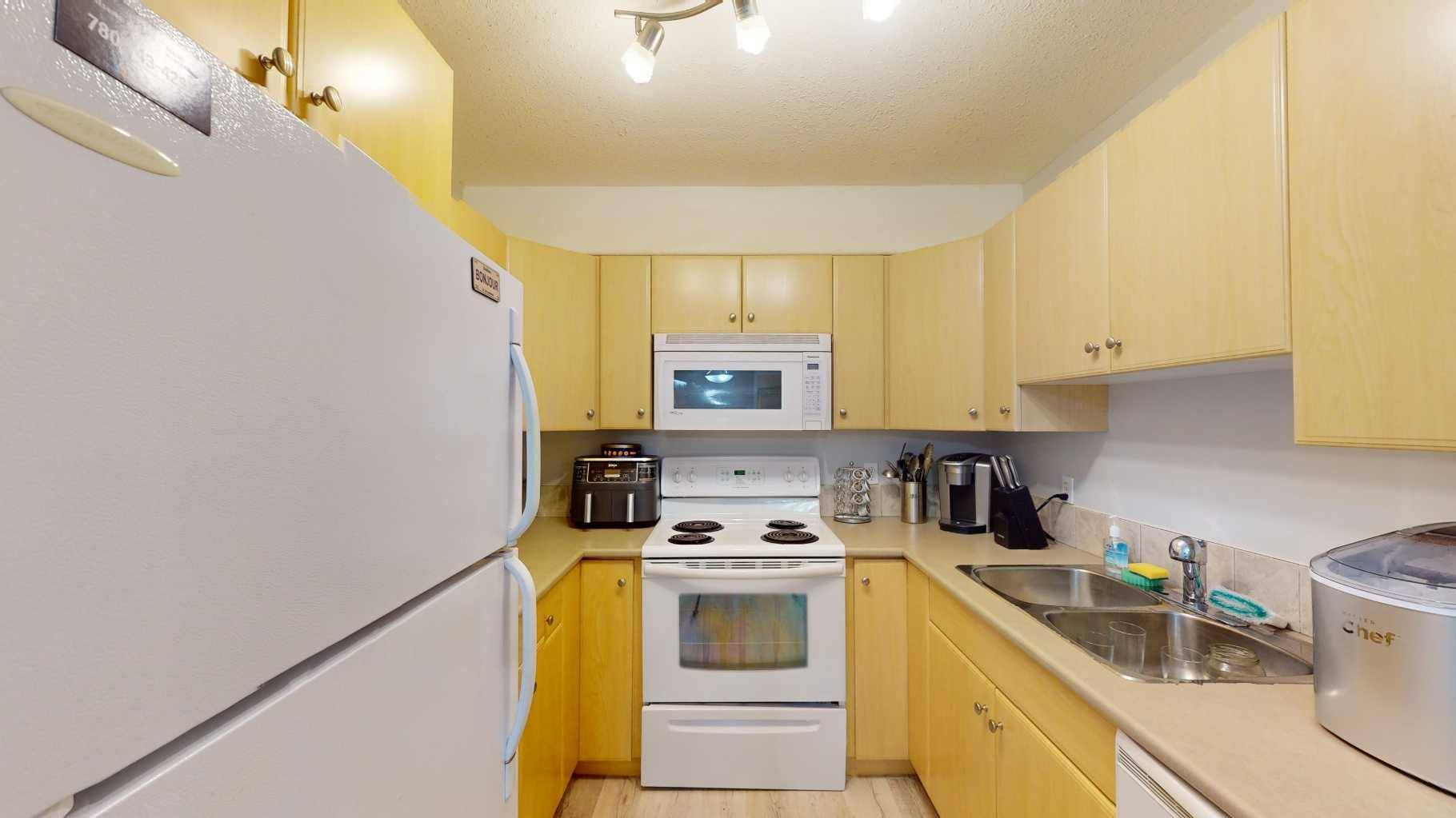 Fort Mcmurray, AB T9K 2W3,200 Lougheed DR #1211