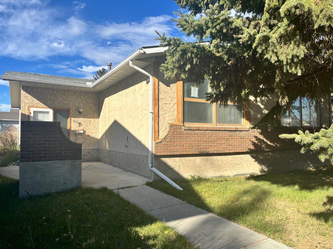 Calgary, AB T2J 5E5,903 B Queensland DR SE