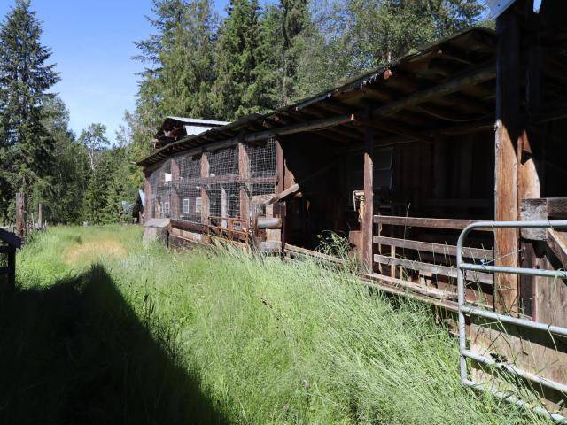 3512 BARRIERE LAKES RD, Barriere, BC V0E 1E0