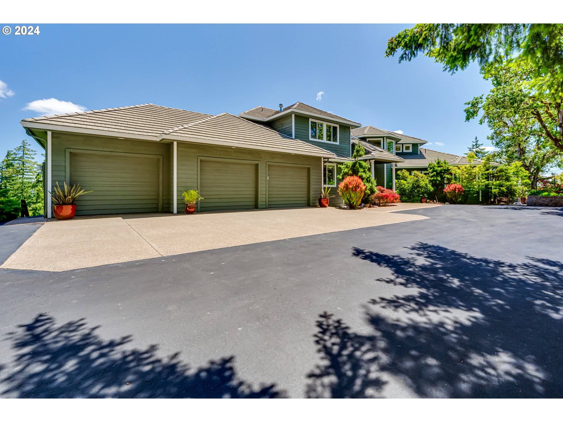 Eugene, OR 97405,85290 RIDGETOP DR