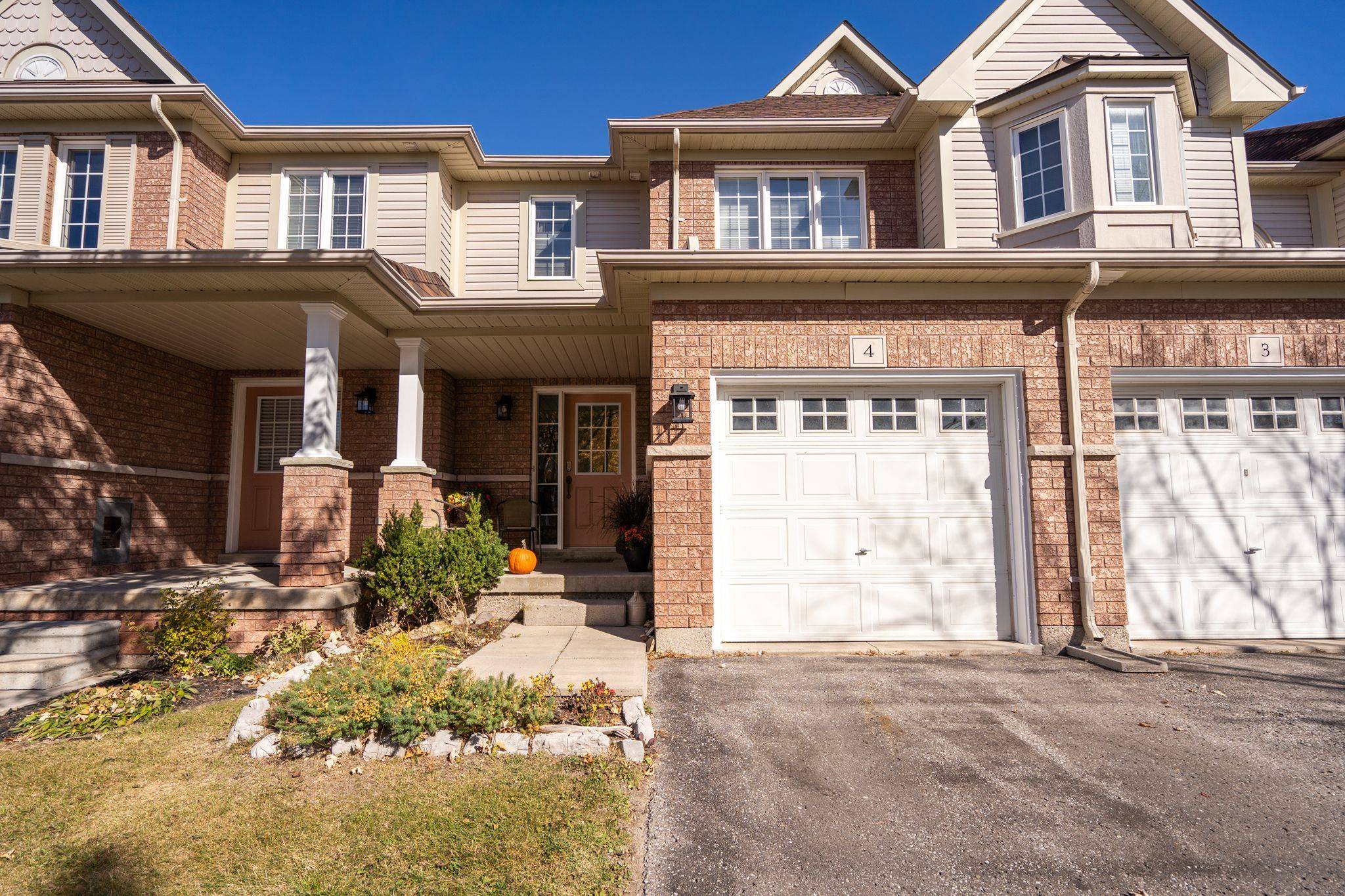 Oshawa, ON L1K 0E7,1087 Ormond DR #4