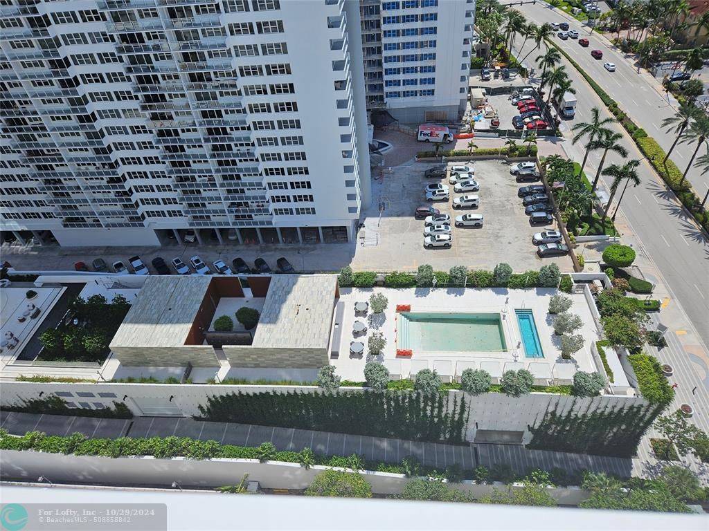 Hallandale Beach, FL 33009,1980 S Ocean Dr  #21L