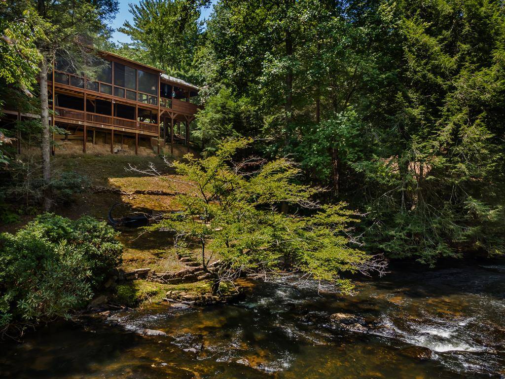 Ellijay, GA 30540,360 Cascade Point