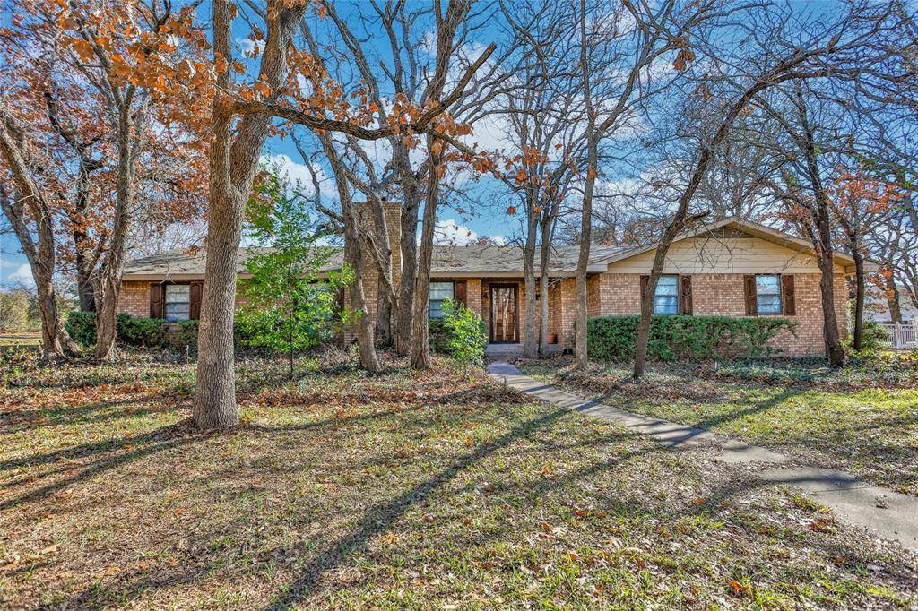 Bowie, TX 76230,14 Creekwood Trail