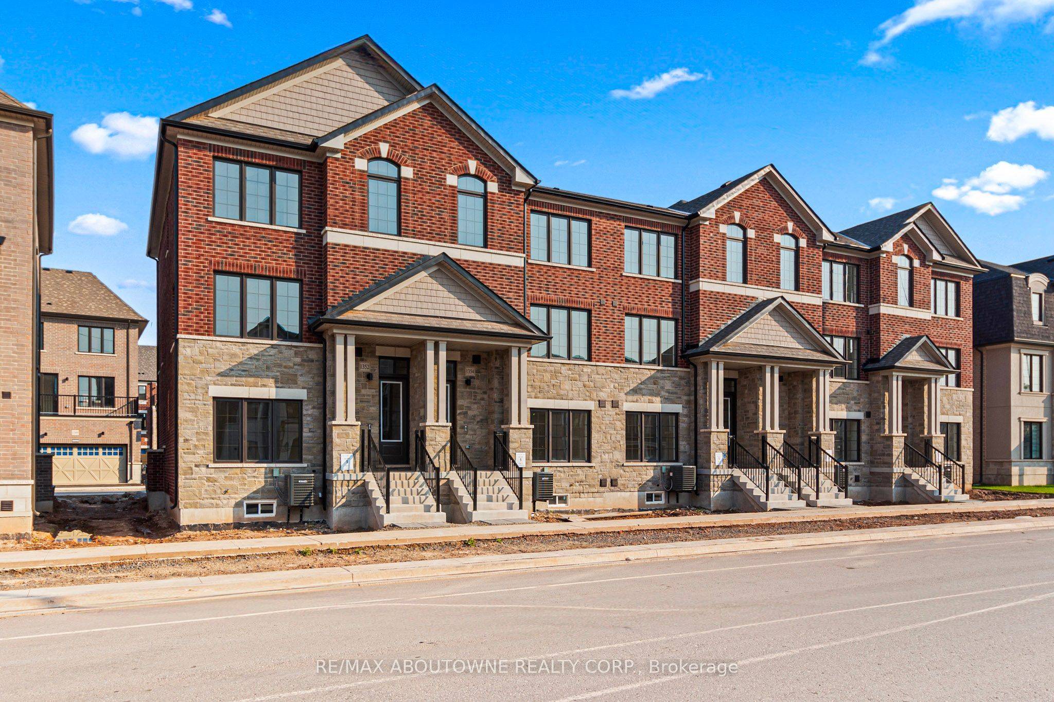 Oakville, ON L6M 5R2,1354 William Halton Pkwy