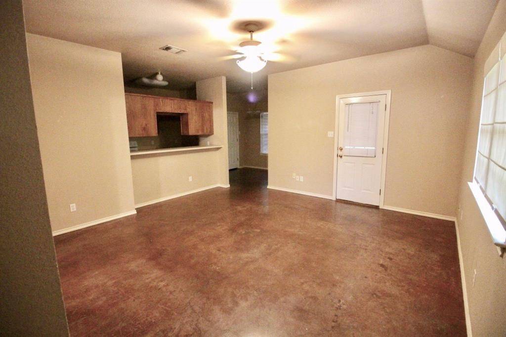 Weatherford, TX 76086,956 E 3rd Street E