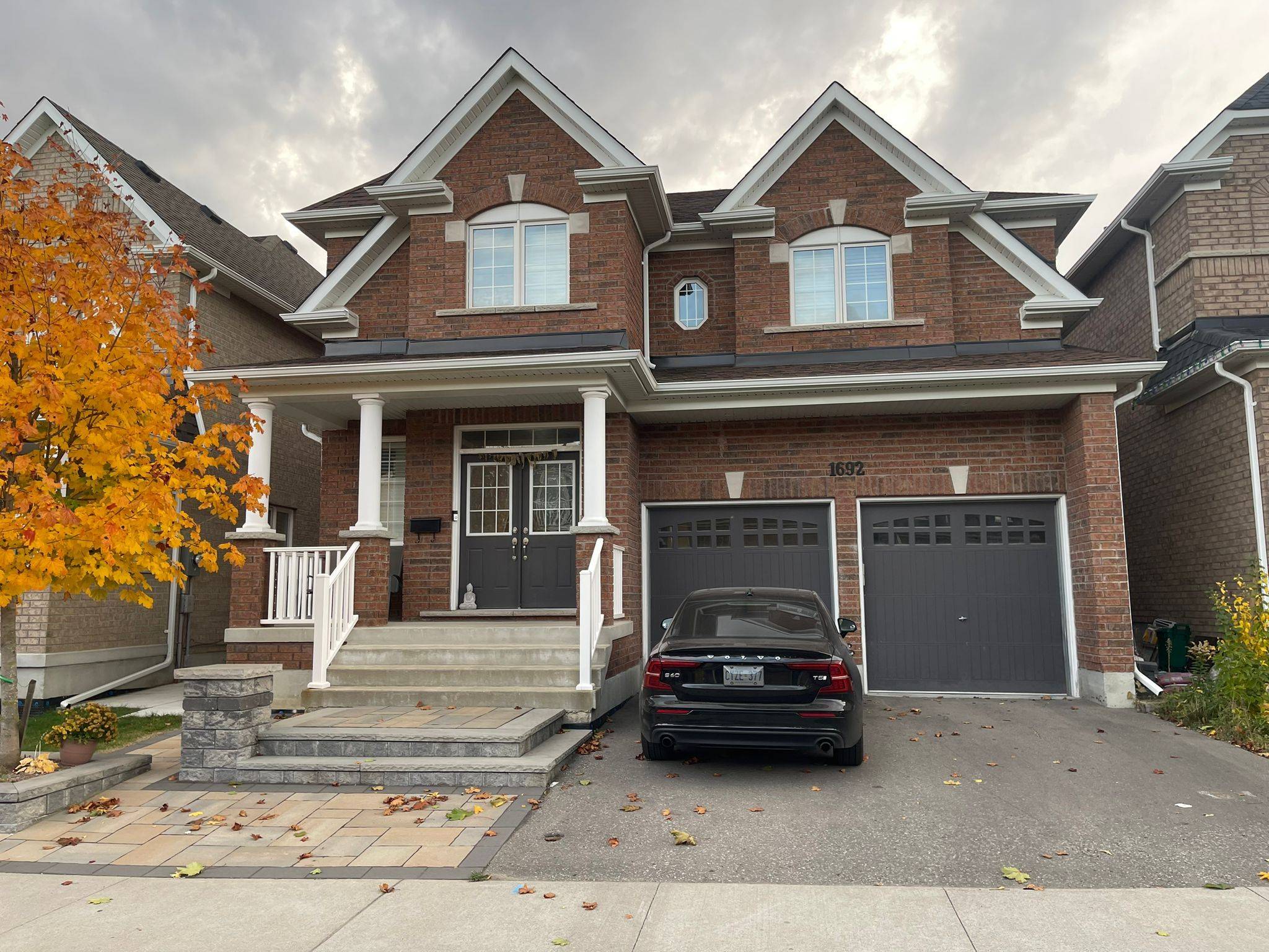 Oshawa, ON L1K 0X3,1692 Douglas Langtree DR