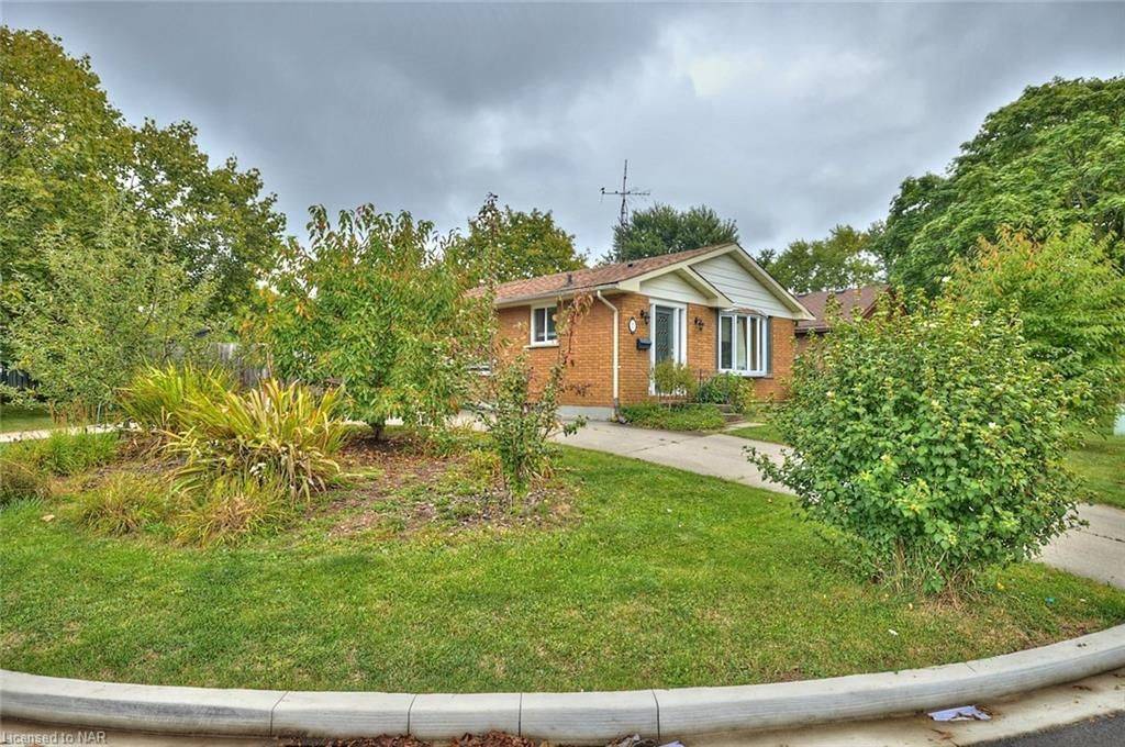 St. Catharines, ON L2N 6C9,7 CAROUSEL CIR