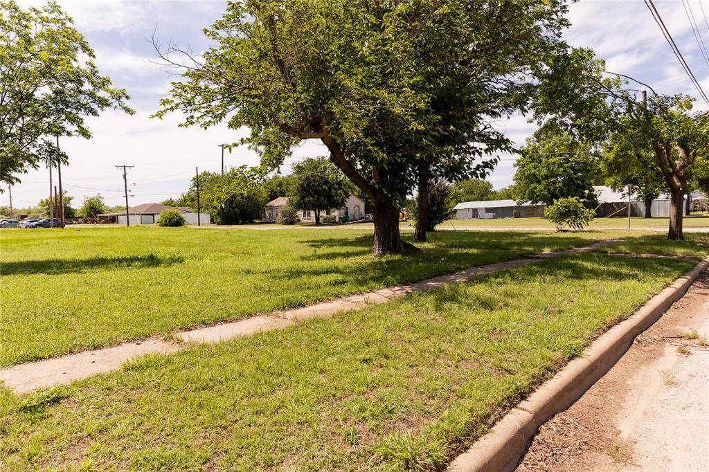 Olney, TX 76374,611 N Avenue F