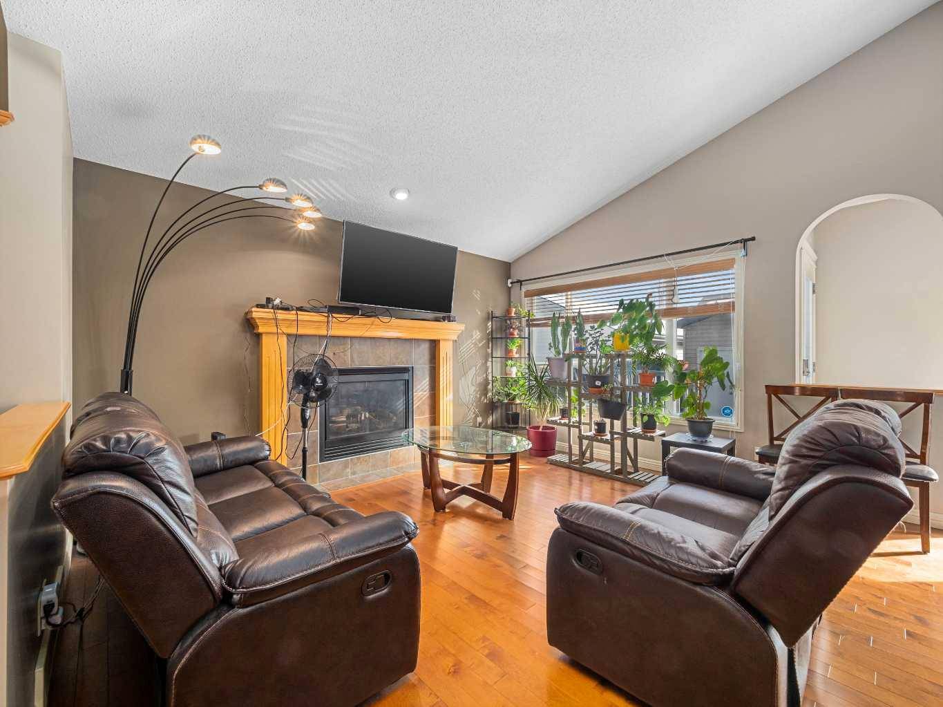 Calgary, AB T2Z 4Y3,32 Prestwick Close SE