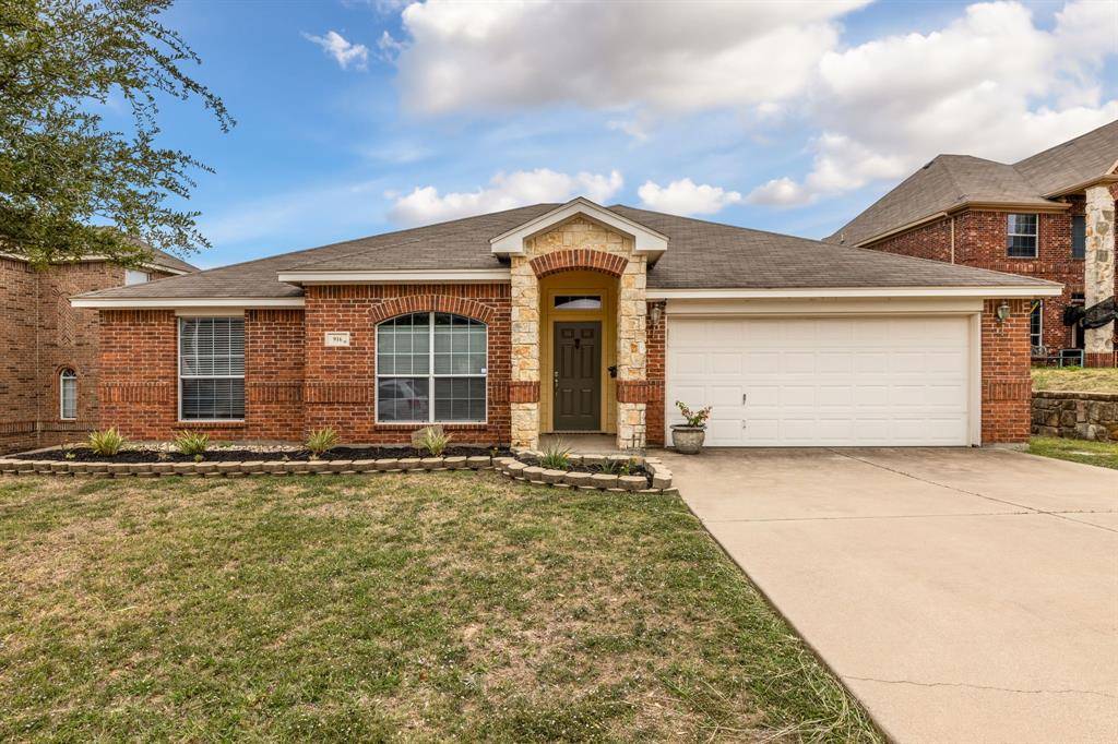 Burleson, TX 76028,916 Azalea Court