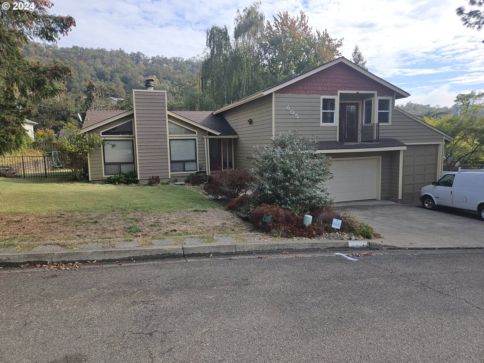 Roseburg, OR 97471,605 WOODWILLOW DR