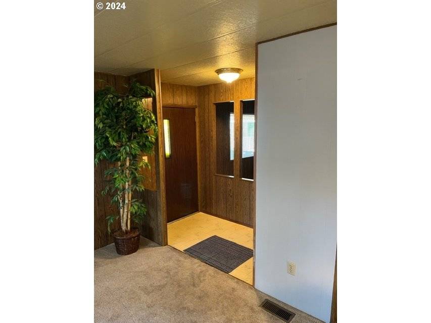 Eugene, OR 97408,1475 GREEN ACRES RD #13