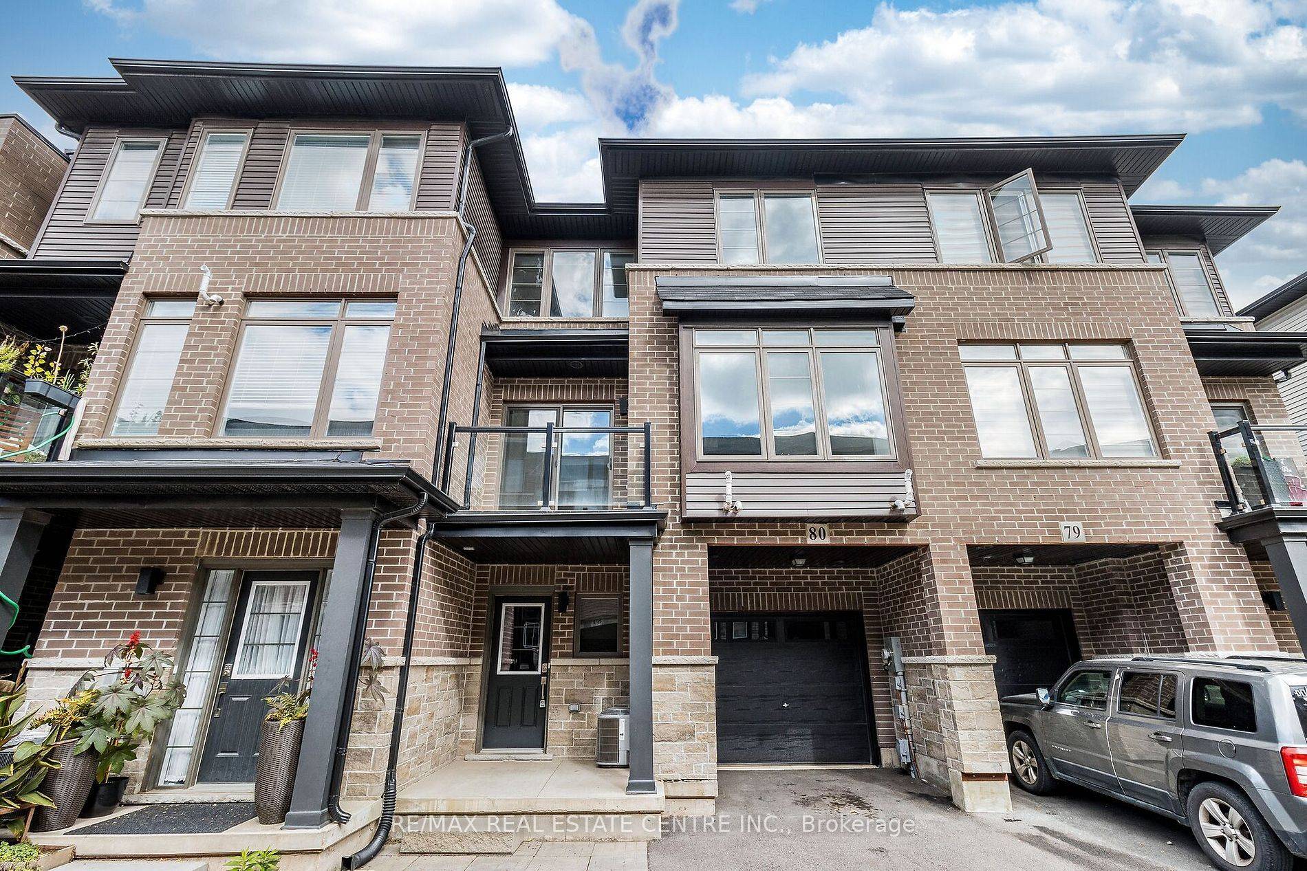 Hamilton, ON L8H 6P2,575 Woodward AVE #80