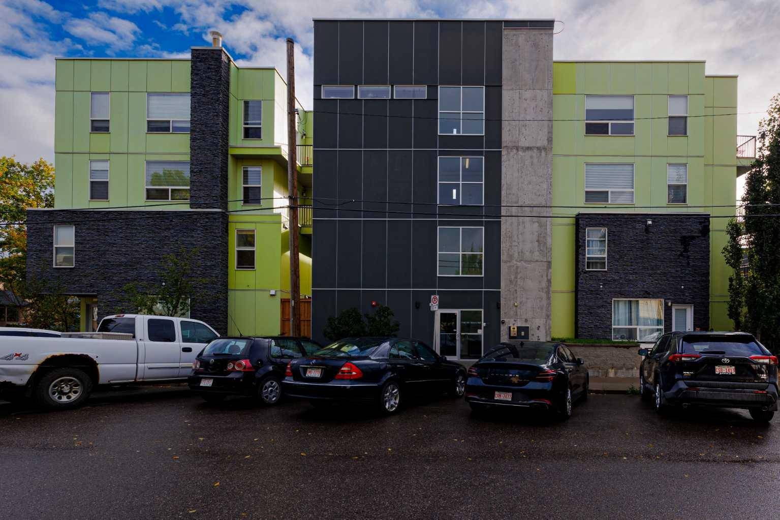 Calgary, AB T2M 4Z5,1740 9 ST NW #302