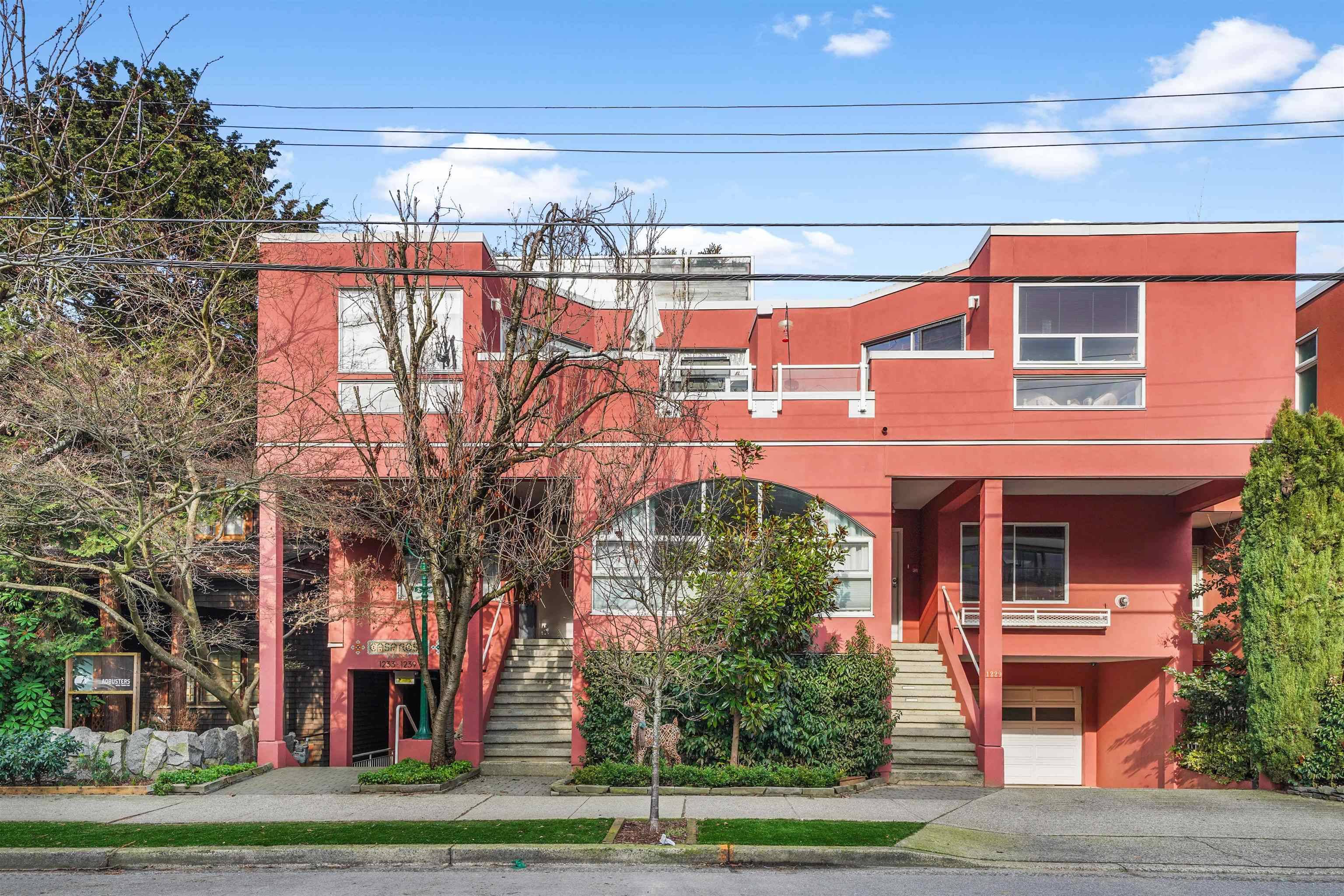 Vancouver, BC V6H 1B7,1233 W 7TH AVENUE