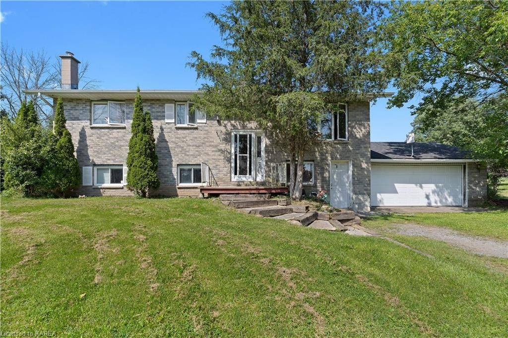 South Frontenac, ON K0H 1M0,2877 SUMAC RD