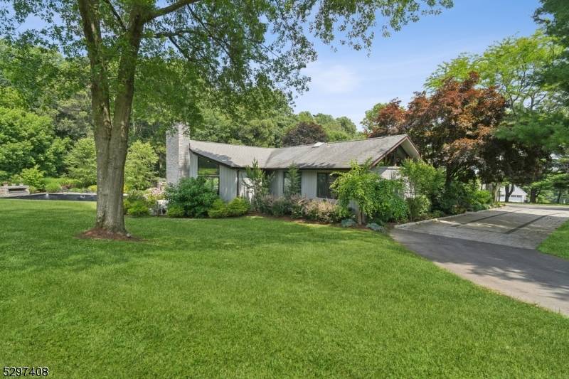 Mendham Twp., NJ 07924,75 Beverly Dr