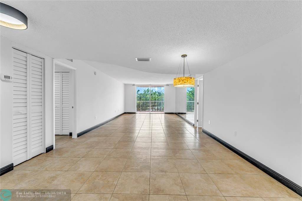 Key Biscayne, FL 33149,210 Sea View Dr  #301