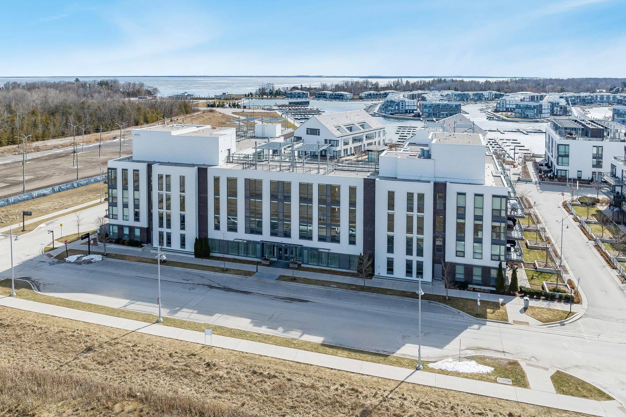 Innisfil, ON L9S 0L9,241 Sea Ray AVE #305