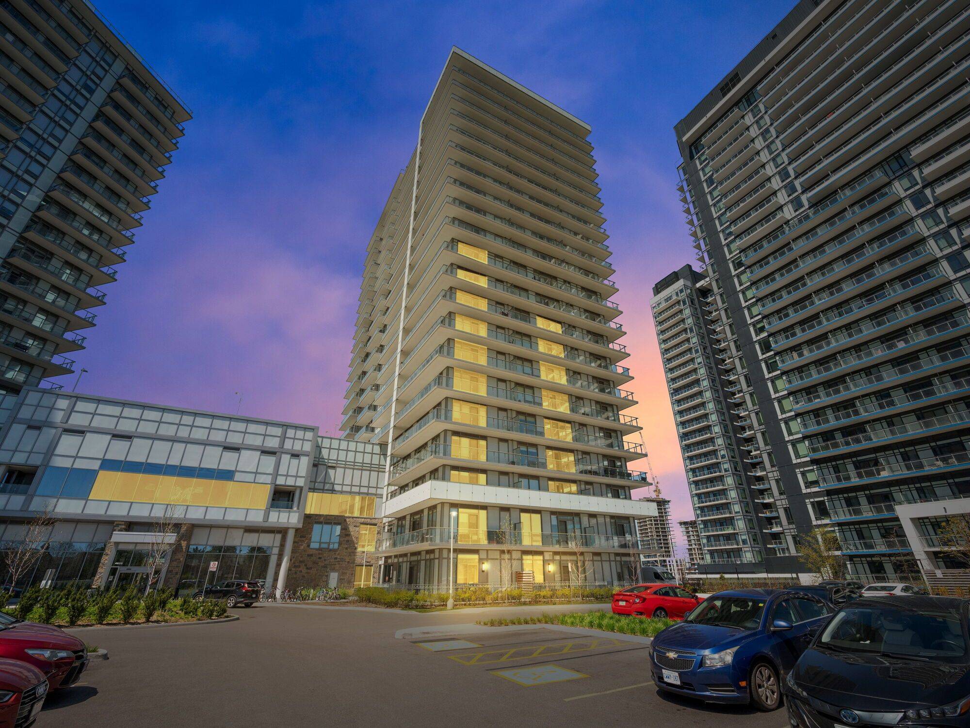 Mississauga, ON L5M 4N7,4675 Metcalfe AVE #107A