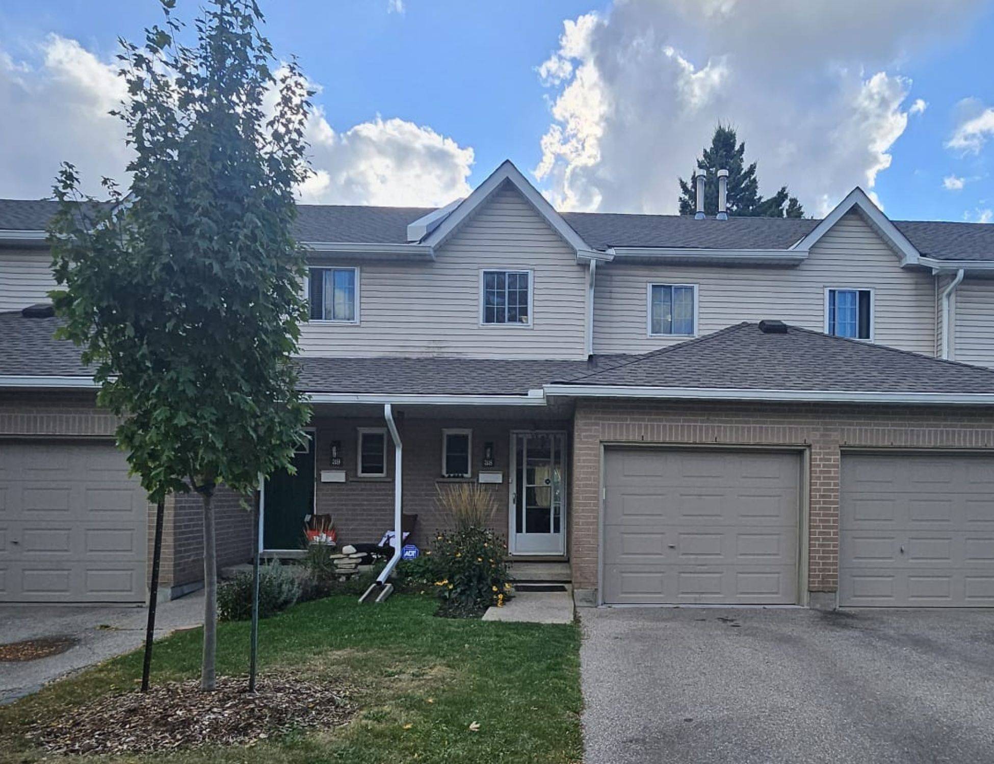 Kitchener, ON N2A 3Y9,10 Holborn CT #38