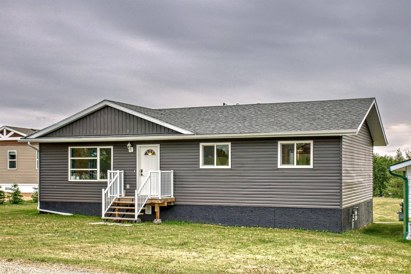 Rural Ponoka County, AB T0C 2J0,68 Sunnyside Crescent