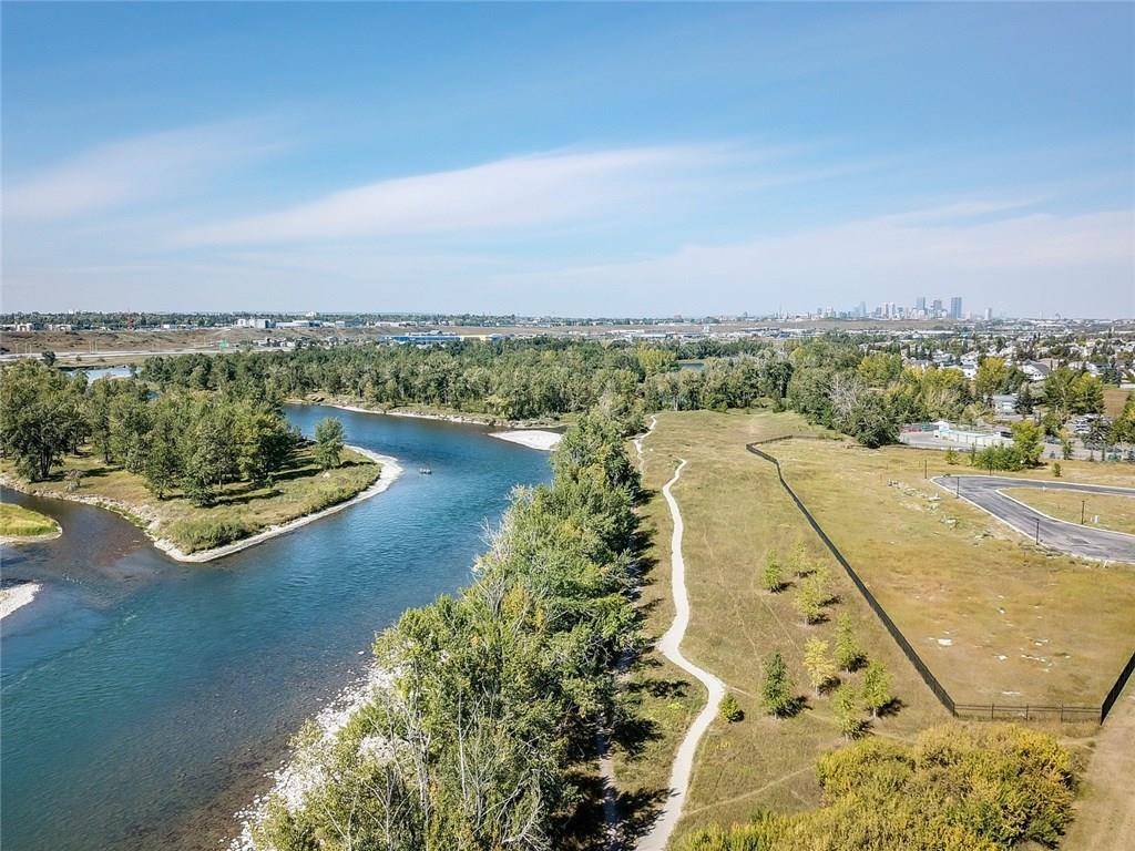 Calgary, AB T2C 4H8,30 Riverview LNDG SE