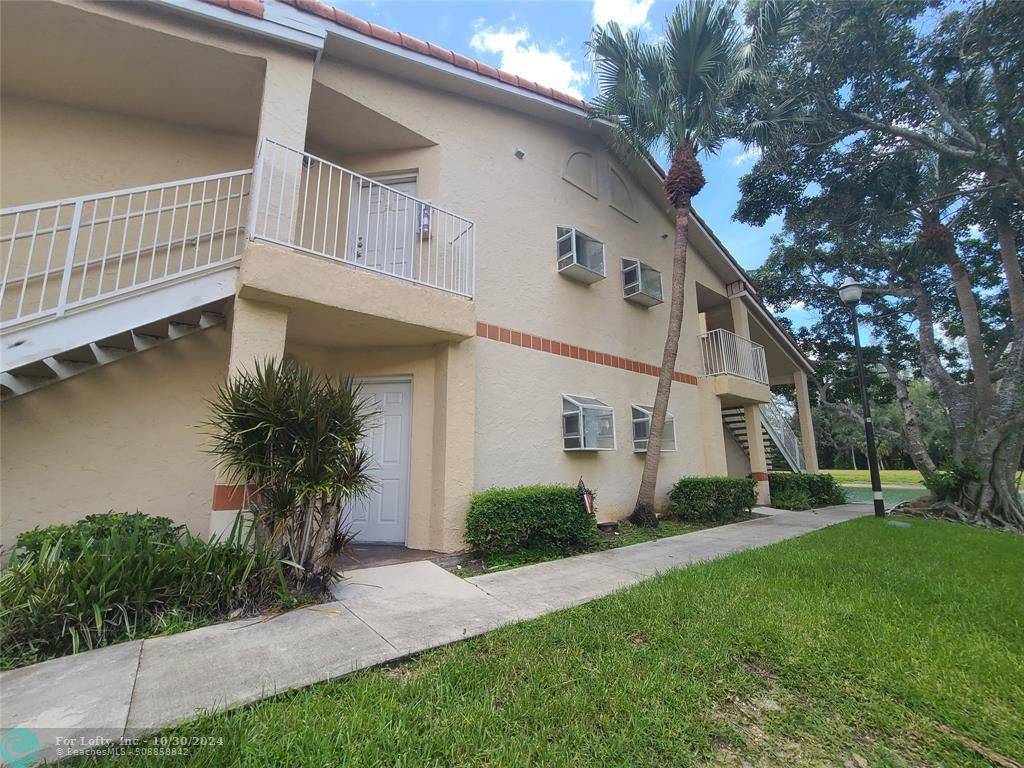 Margate, FL 33063,3330 Pinewalk Dr N  #1617