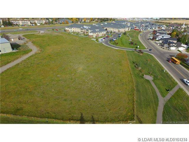 Lethbridge, AB T1K 7A5,2721 Fairway RD S