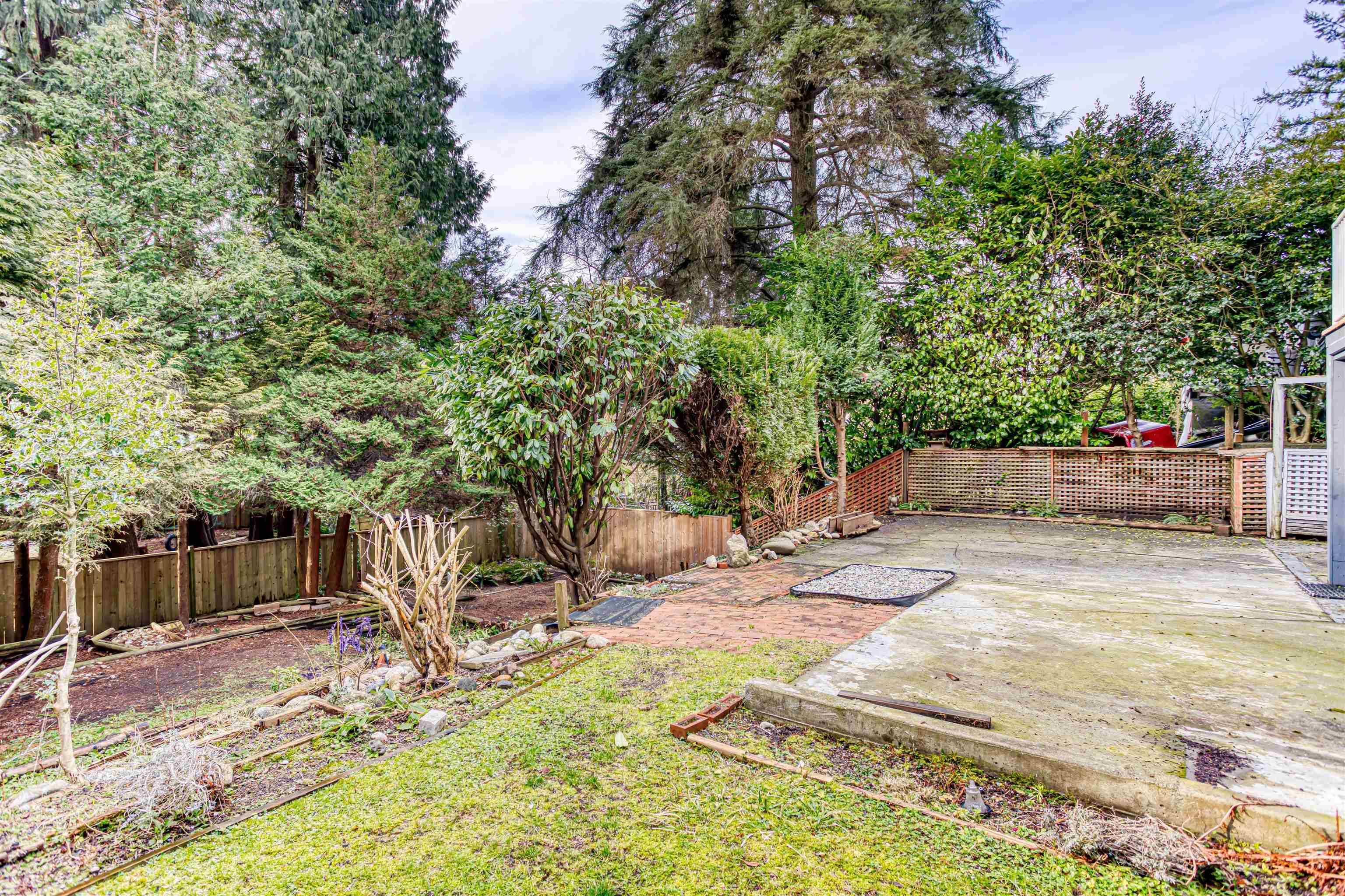 North Vancouver, BC V7R 1H9,1025 RIDGEWOOD DRIVE