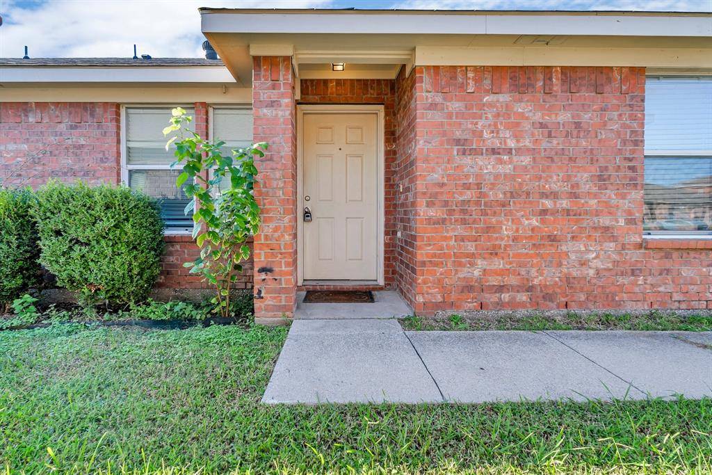 Burleson, TX 76028,932 Walnut Street