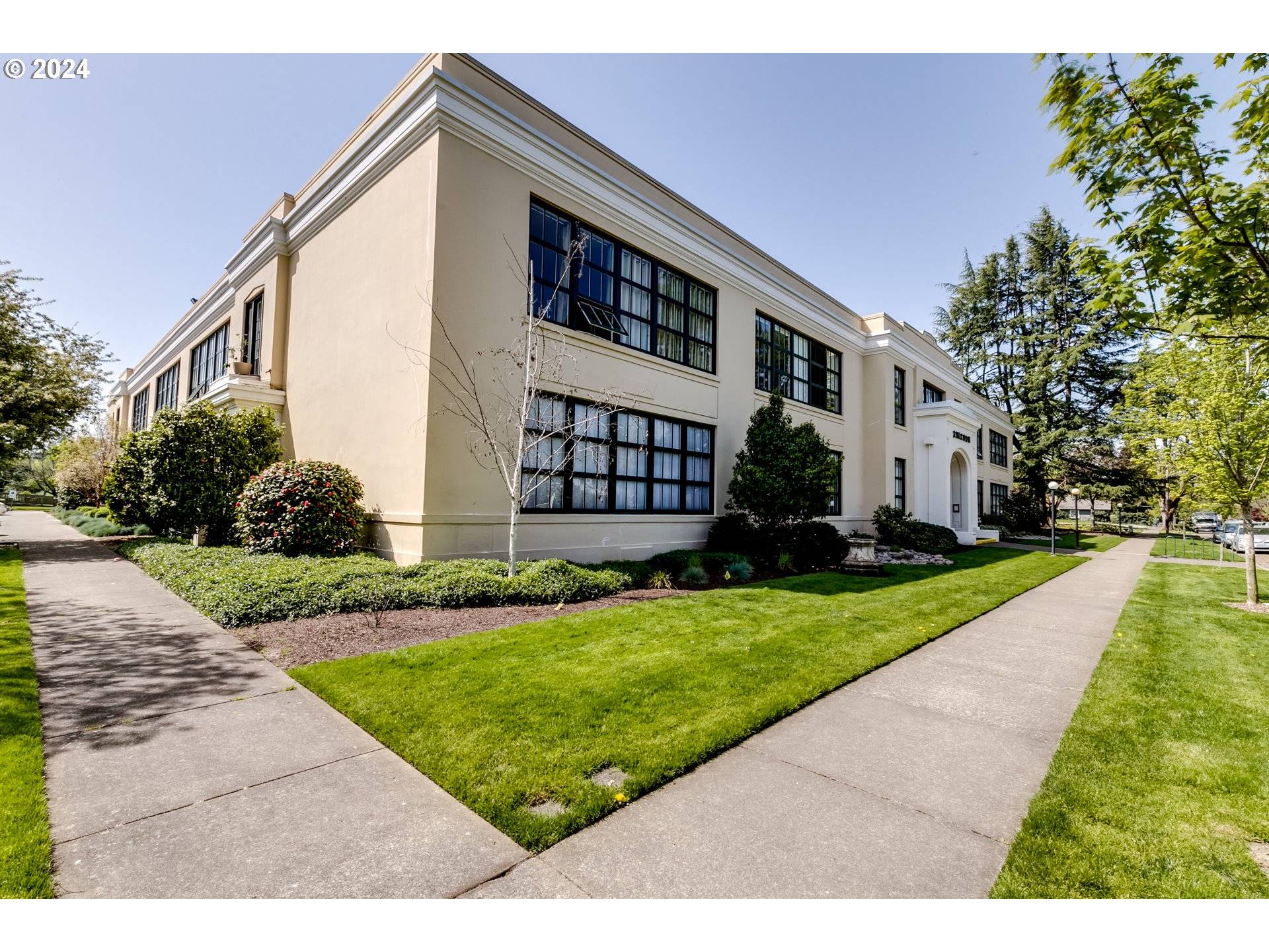 Eugene, OR 97402,650 W 12TH AVE #223