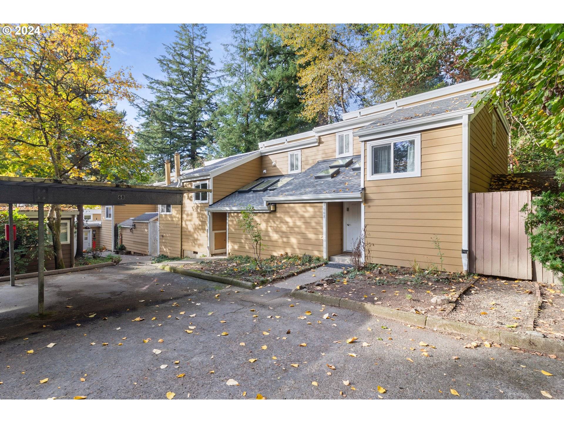 West Linn, OR 97068,1666 VILLAGE PARK PL