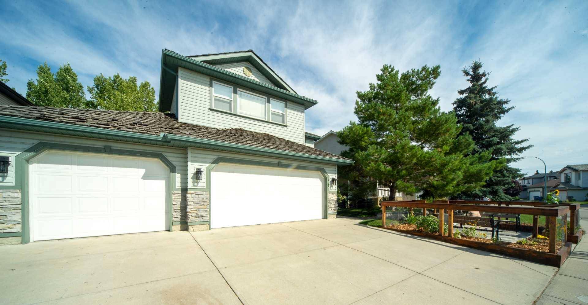 Airdrie, AB T4B2K4,128 Woodside CRES NW