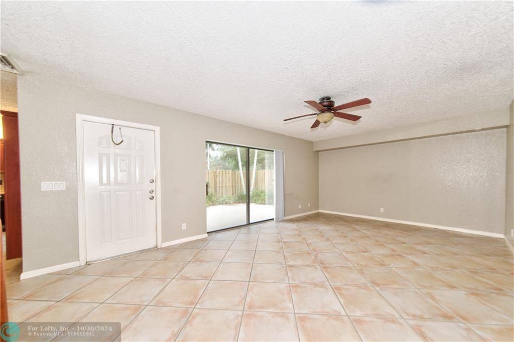 Plantation, FL 33324,737 NW 98th Cir  #737