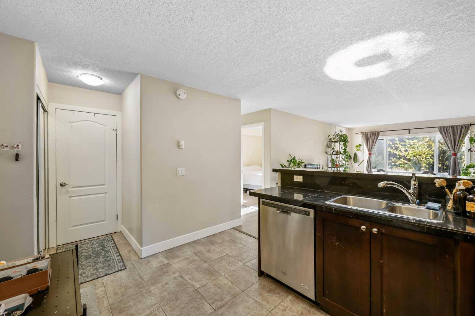 Calgary, AB T2N0J1,716 3 AVE NW #208