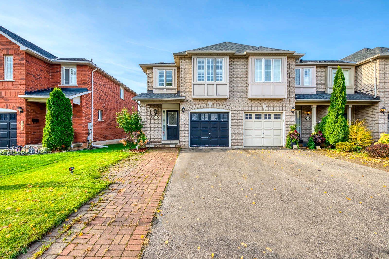 Oakville, ON L6M 4A8,2274 Grouse LN