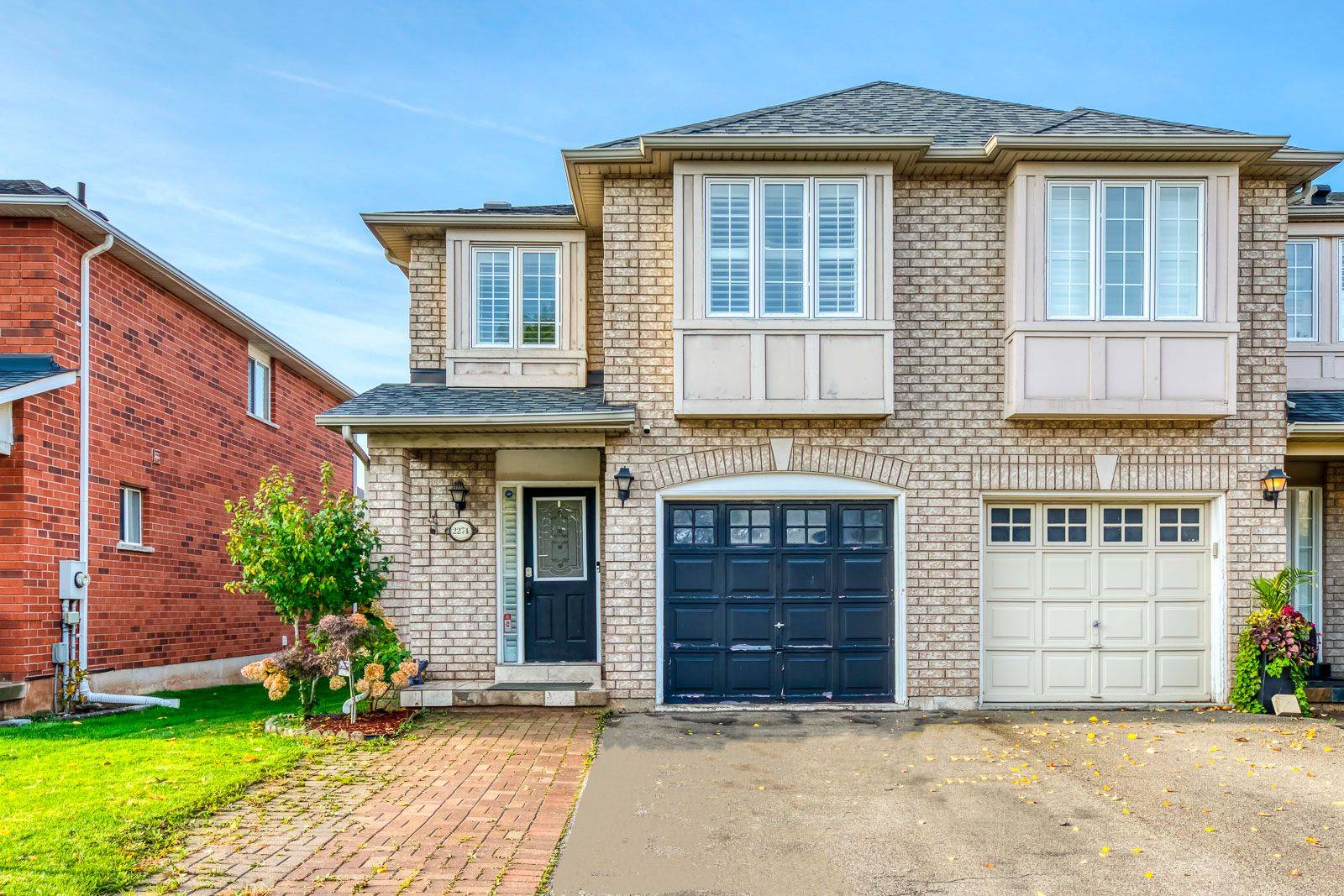 Oakville, ON L6M 4A8,2274 Grouse LN