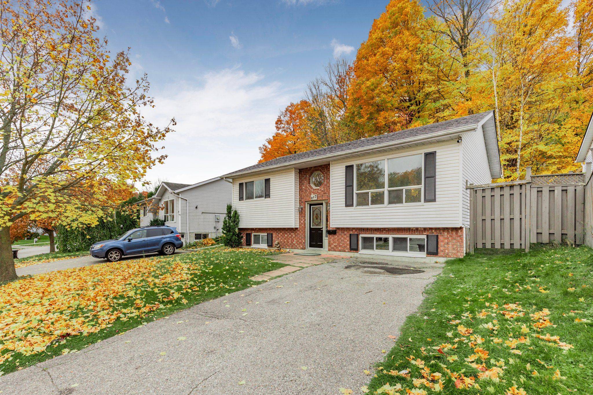 Midland, ON L4R 4Y3,807 Birchwood DR