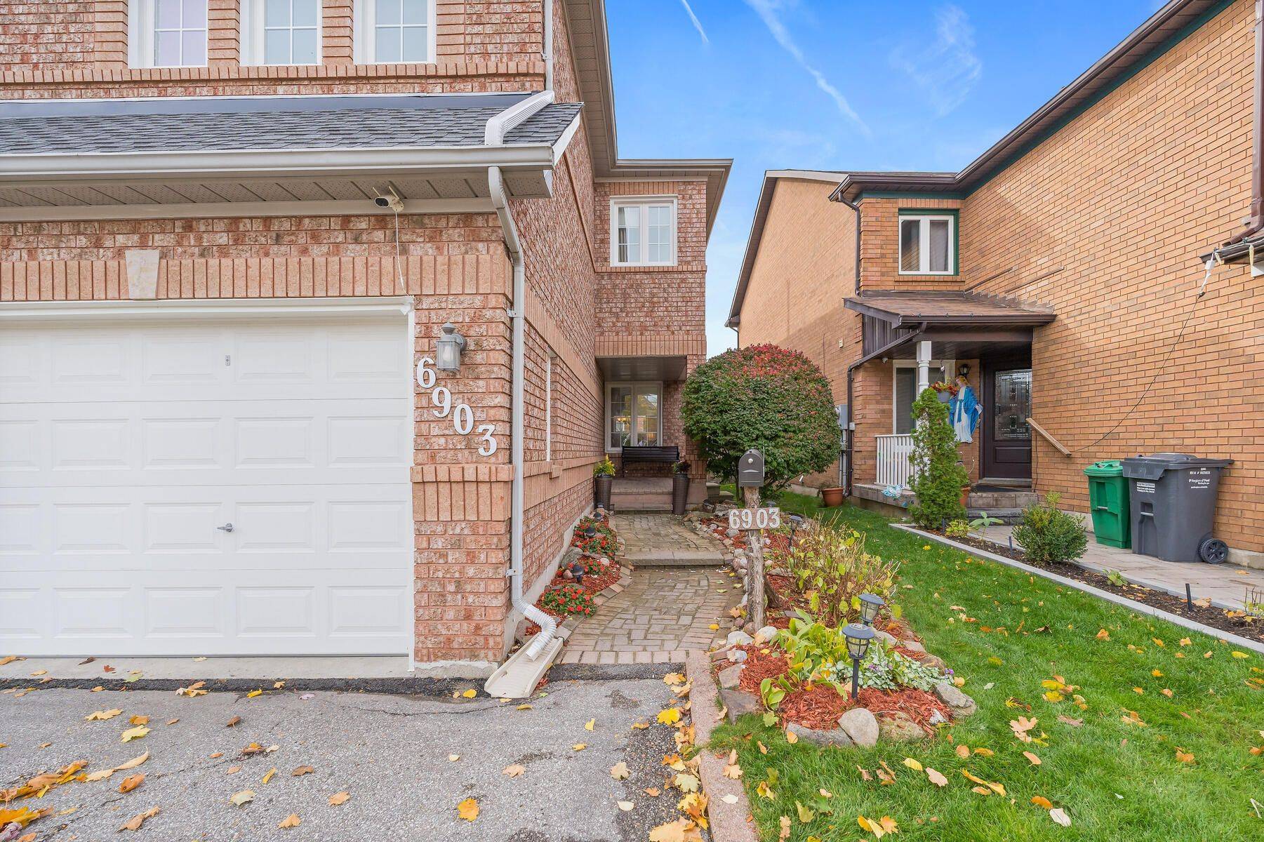 Mississauga, ON L5N 6T1,6903 Bansbridge CRES